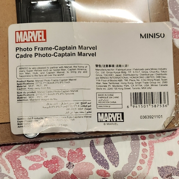 Marvel Miniso Avengers Super Heroes Captain Marvel Wood Photo Picture Frame NWT - Picture 3 of 3